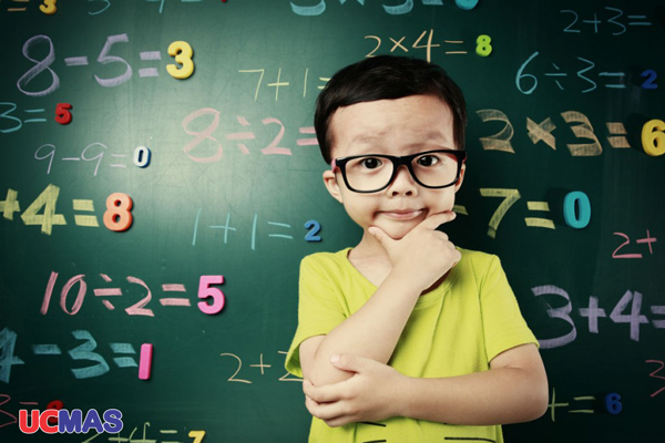 Trẻ em 4-14 tuổi nên học toán tư duy