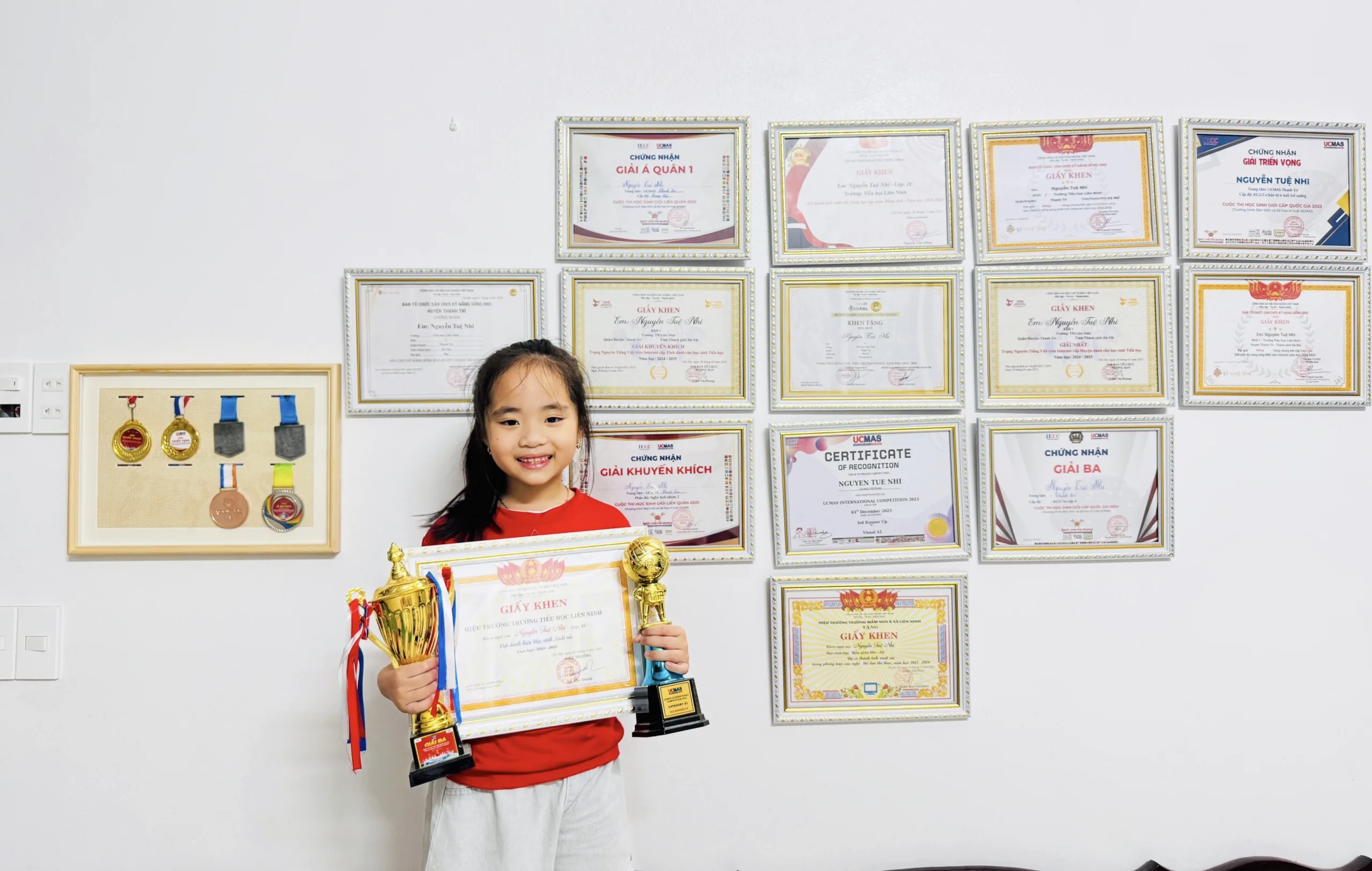 Nguyễn Tuệ Nhi - Cô học trò nhỏ của UCMAS khiến ai cũng phải trầm trồ với thành tích đáng nể